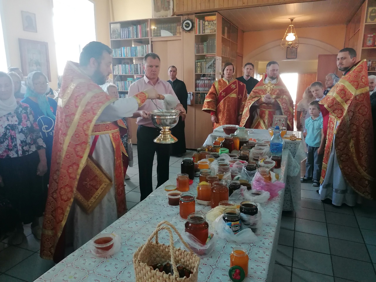 Празднование Происхождение Честных Древ Животворящего Креста Господня