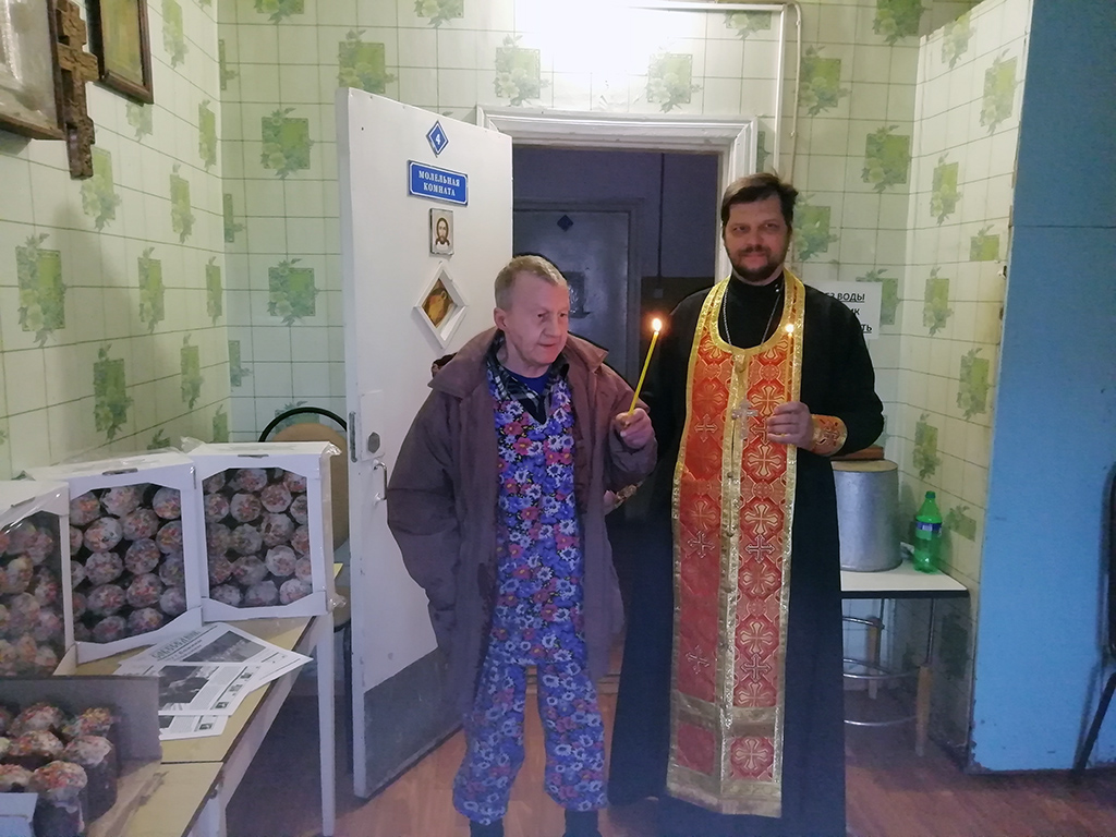 Иерей Сергий Беляков посетил Дом ночного пребывания