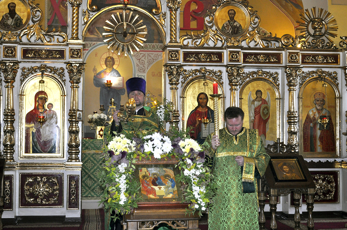 Всенощное бдение в канун праздника Троицы