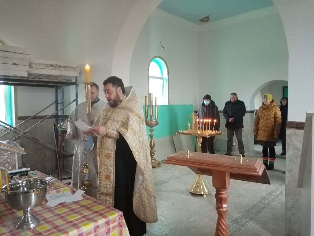 В строящемся храме в честь Святой Живоначальной Троицы в деревне Камайка  была совершена заупокойная панихида