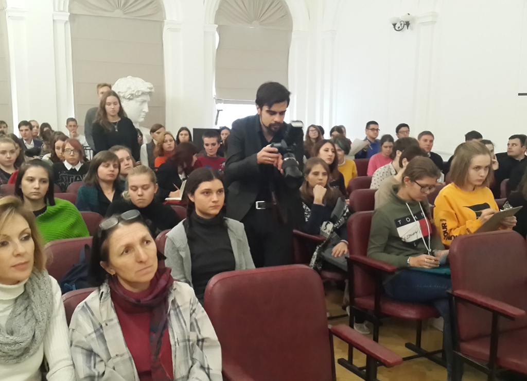 В Пензенском художественном училище им. К.А. Савицкого продолжилась работа VI Рождественских образовательных чтений