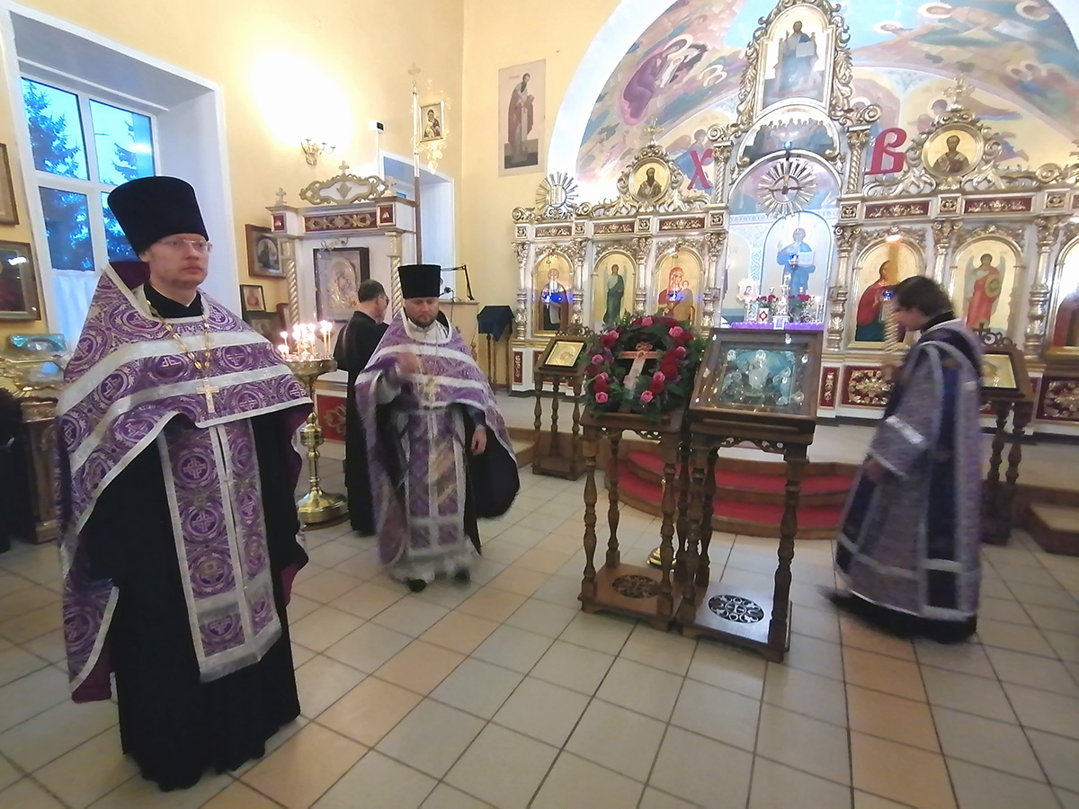 Всенощное бдение в канун Крестопоклонной Недели