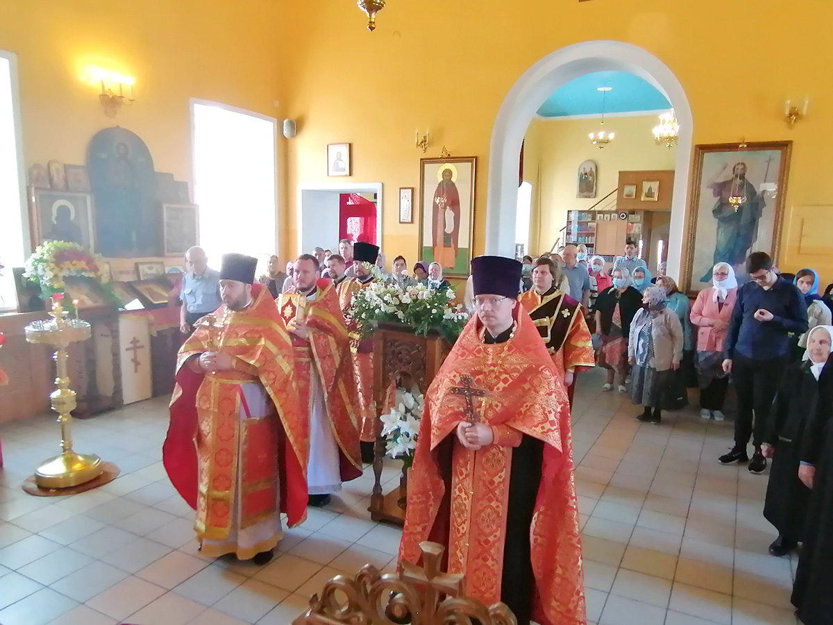 Поздравление с Днём рождения настоятеля нашего храма