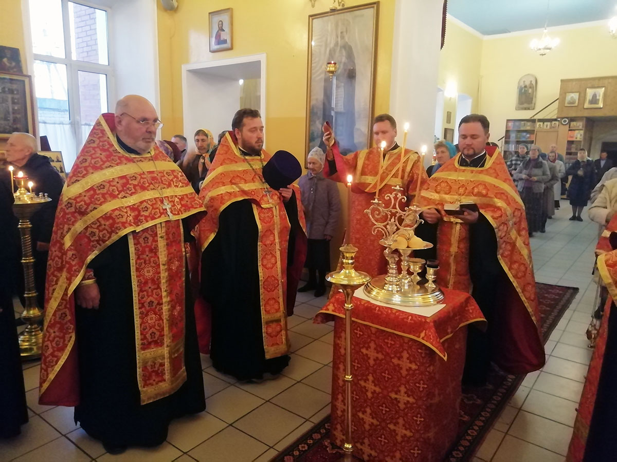 Всенощное бдение в канун празднования Воздвижения Животворящего Креста Господня