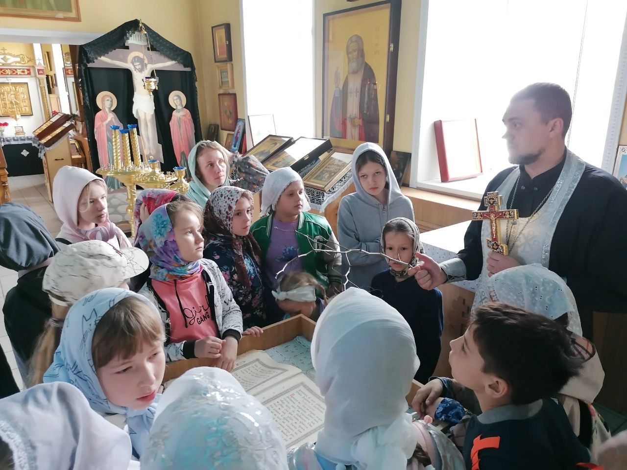Иерей Владимир Журавлев встретился с воспитанниками детской школы искусств "Квинта" 