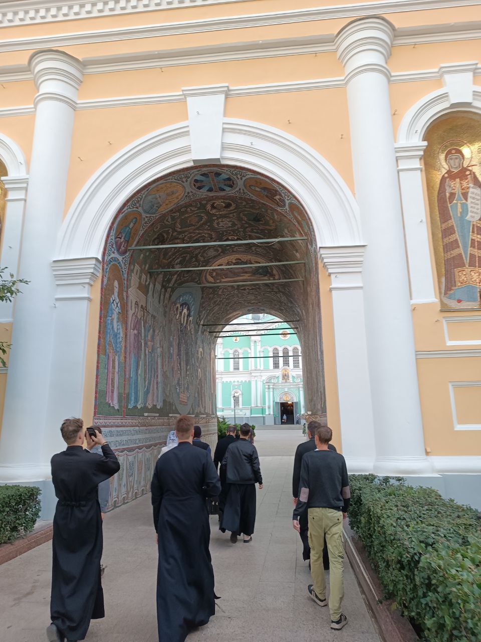 Преподаватели и студенты Пензенской духовной семинарии посетили Дивеево   
