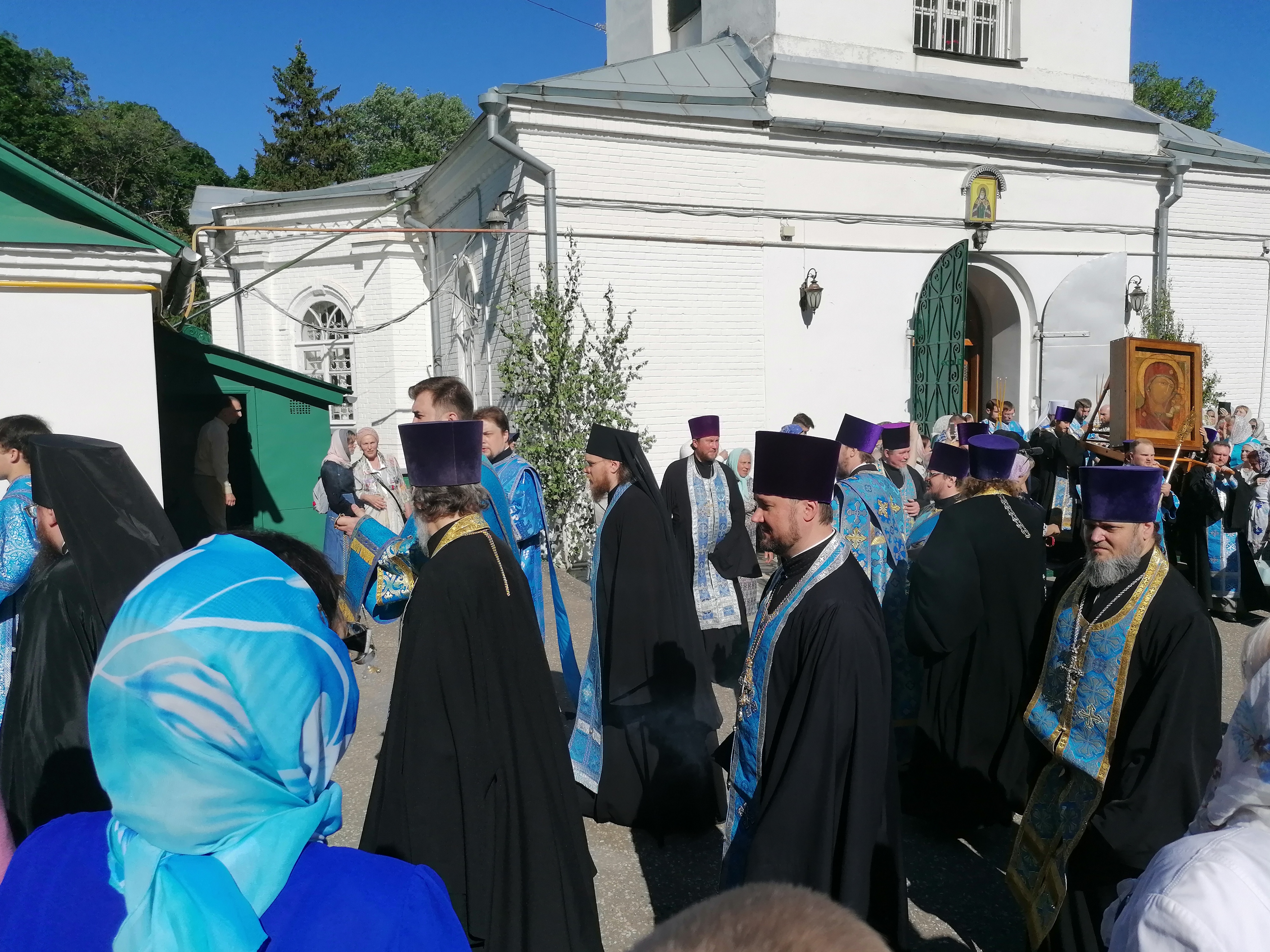 Клирики нашего храма приняли участие в перенесении чудотворной Казанской-Пензенской иконы Божией Матери в Спасский кафедральный собор