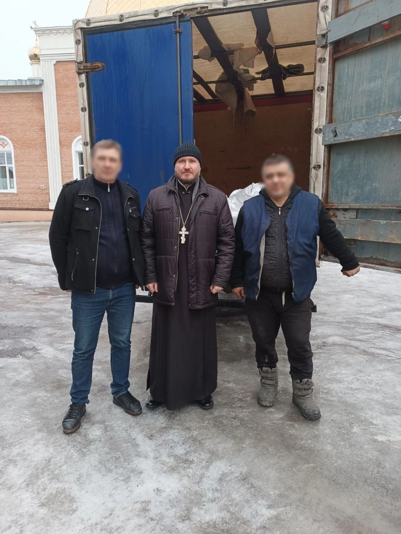 Иерей Сергий Карасёв благословил в путь волонтеров в зону СВО 