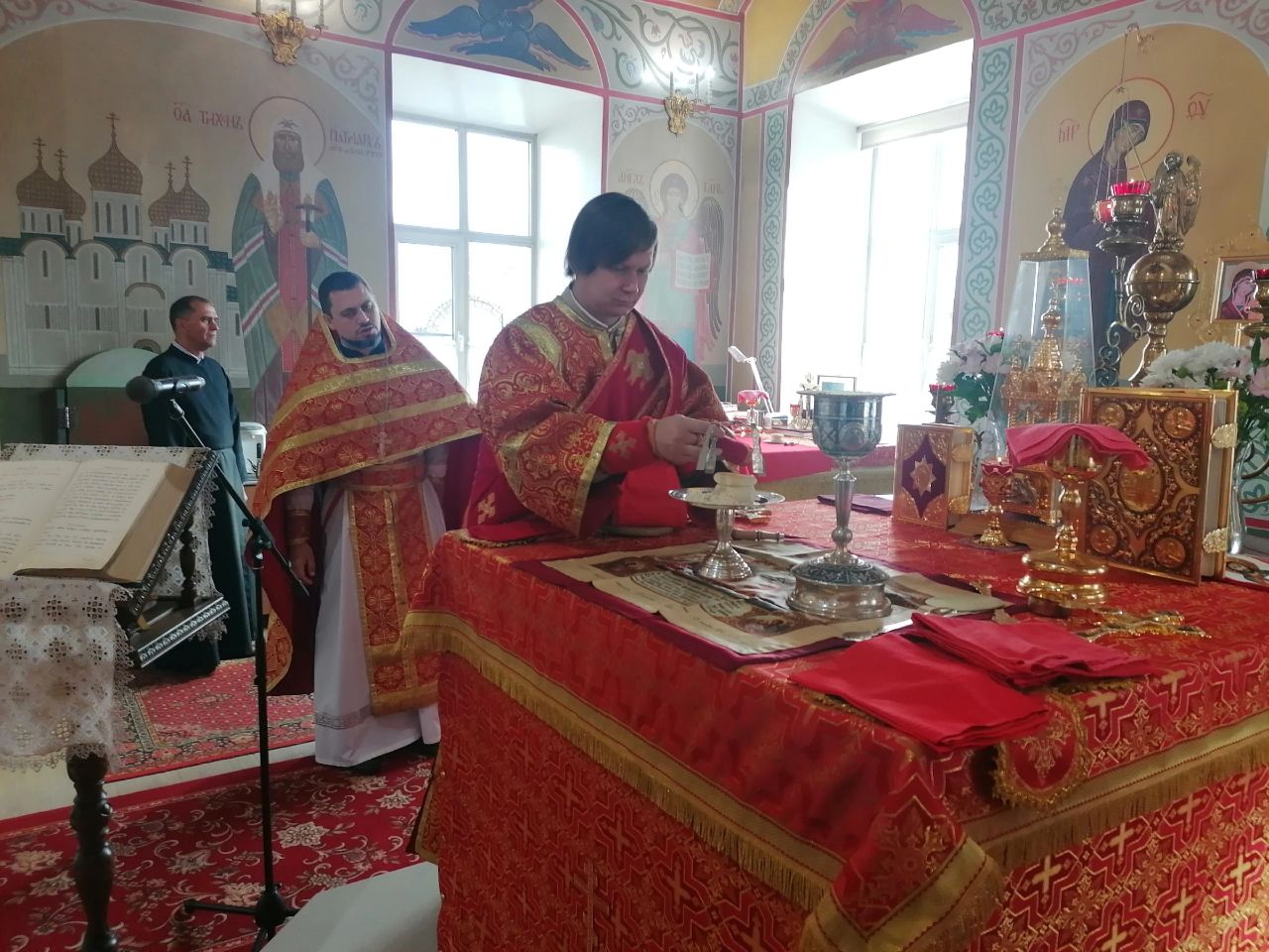 Празднование Воздвижения Животворящего Креста Господня 