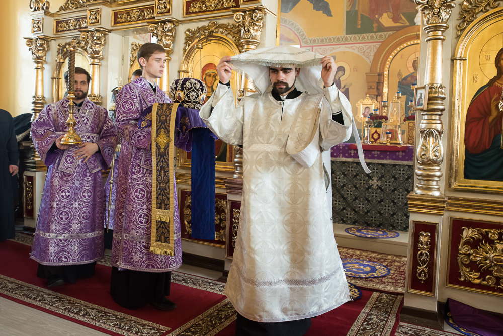 В Неделю Крестопоклонную митрополит Серафим совершил Литургию в нашем храме