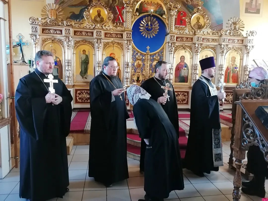 В Прощеное воскресенье протоиерей Александр Филиппов совершил вечерню с чином прощения