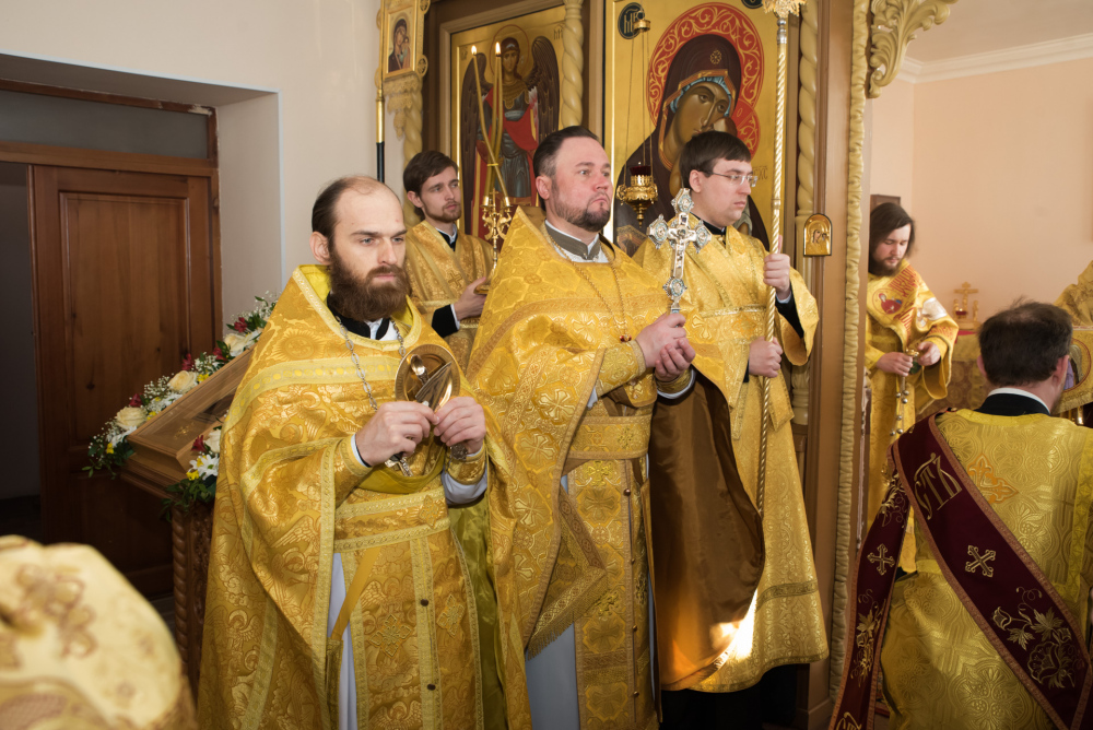 В день престольного праздника в Пензенской духовной семинарии митрополит Серафим наградил протоиерея Александра Филиппова Архиерейской благословенной грамотой