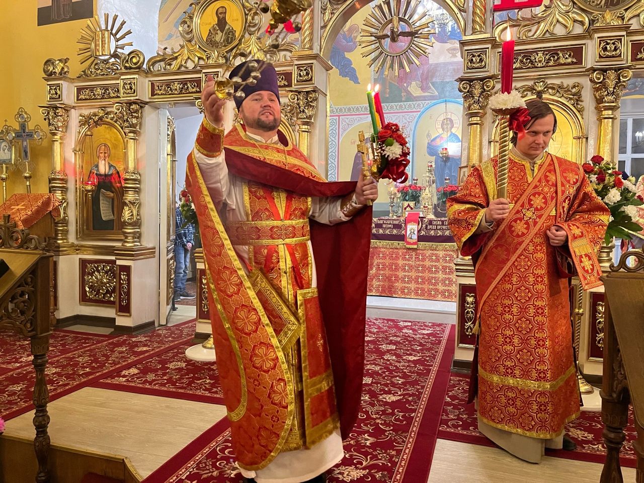 В праздник Светлого Христова Воскресения протоиерей Александр Филиппов совершил торжественное богослужение в нашем храме