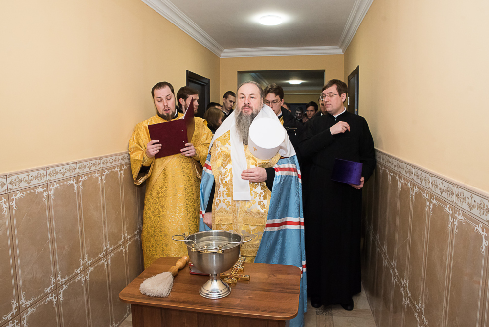 Протоиереи Александр Филиппов и Антоний Шварёв сослужили митрополиту Серафиму за литургией в Троицком храме в деревне Камайка