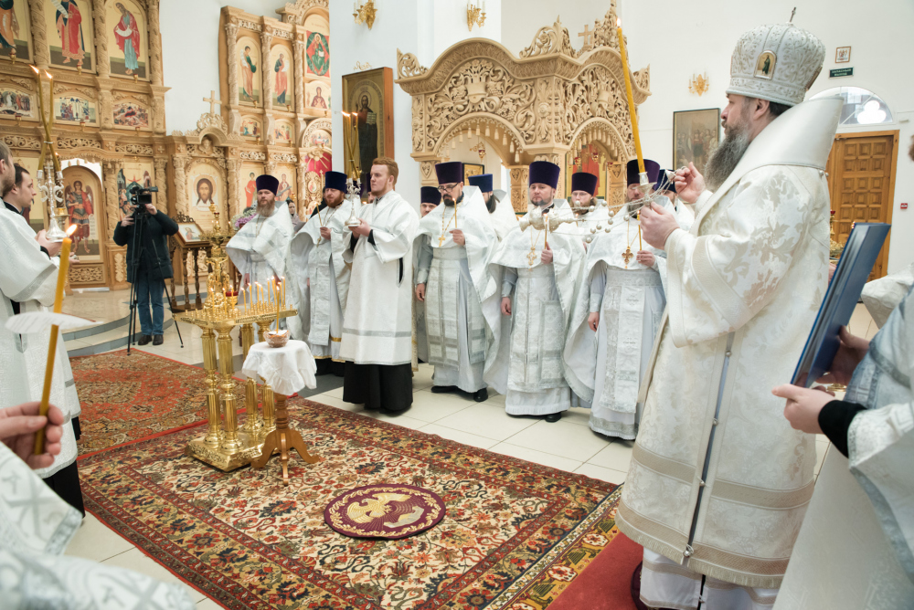 В день памяти священника Николая Болоховского  протоиерей Александр Филиппов сослужил митрополиту Серафиму в Успенском женском монастыре 