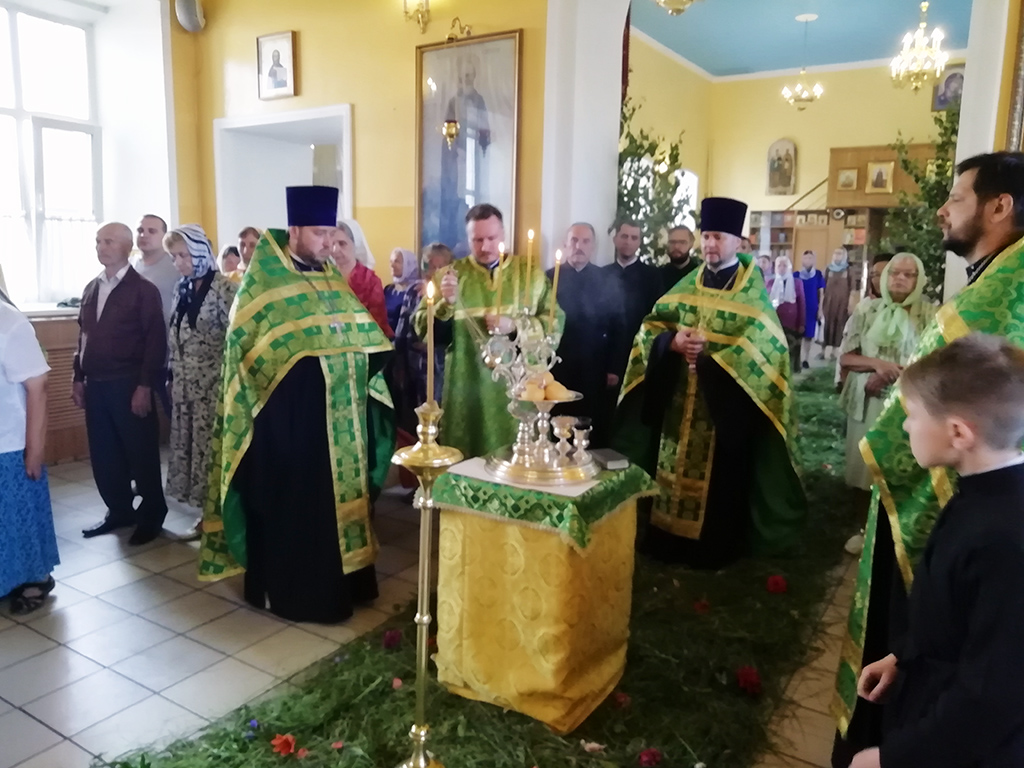 Всенощное бдение в канун праздника Троицы