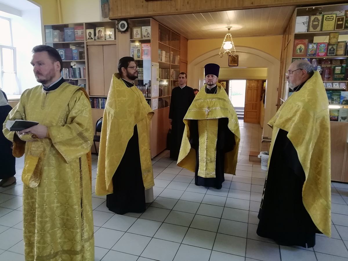 Всенощное бдение в канун дня памяти первоверховных апостолов Петра и Павла
