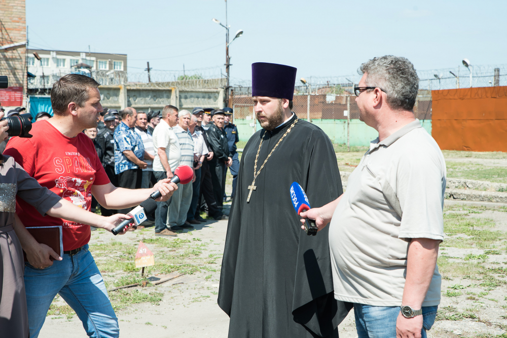 В ИК-7 митрополит Пензенский и Нижнеломовский Серафим освятил крест и купол для храма