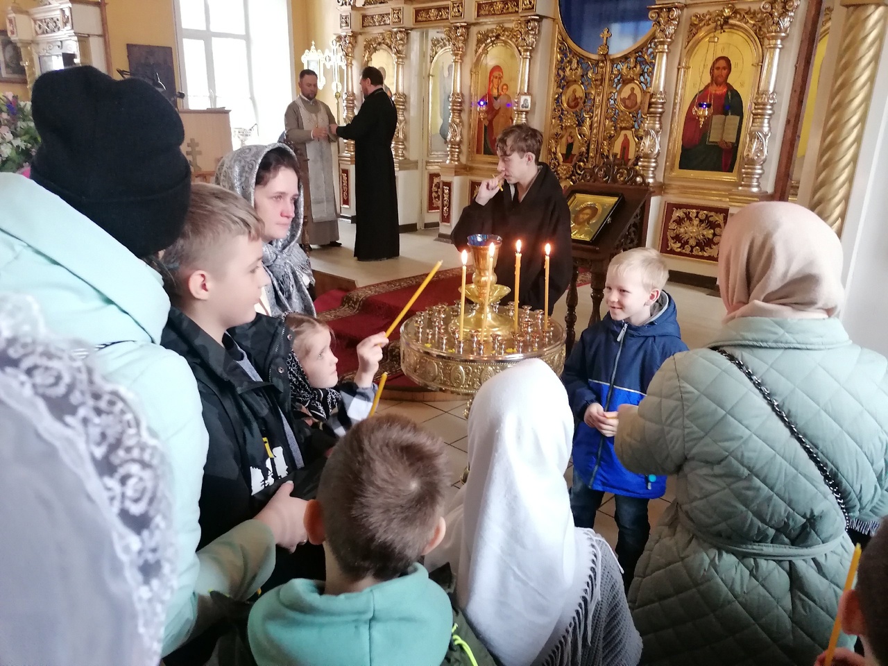 Иерей Сергий Карасёв встретился с учениками средней школы №1 города Спутник