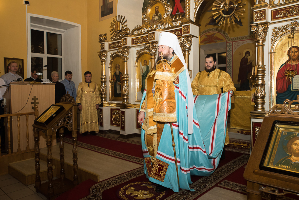 В канун престольного праздника митрополит Серафим возглавил всенощное бдение в нашем храме
