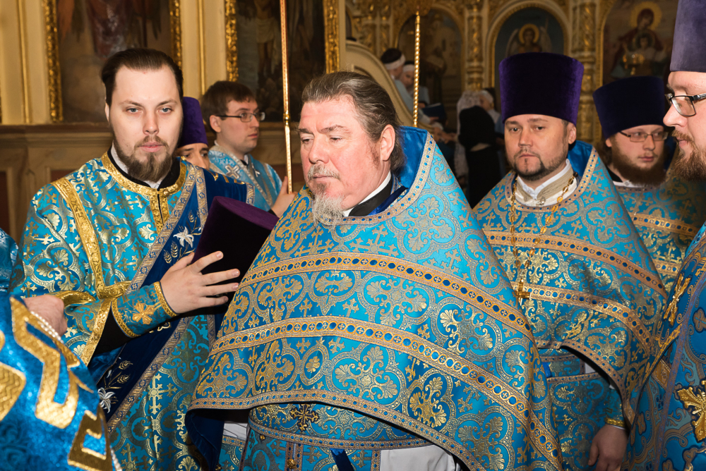 В праздник Благовещения Пресвятой Богородицы митрополит Серафим наградил протоиерея Александра Филиппова крестом с украшениями