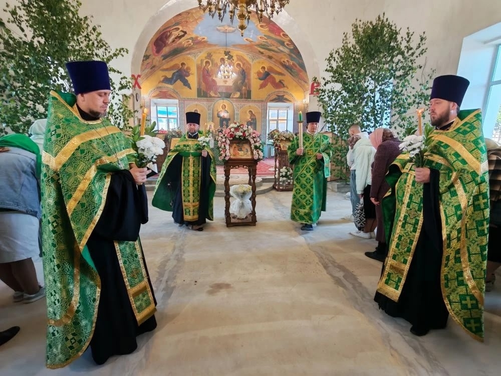 Всенощное бдение в канун праздника Троицы