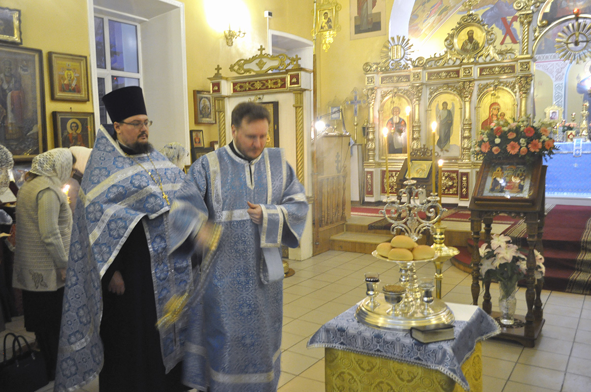 Всенощное бдение в канун праздника Сретения Господня