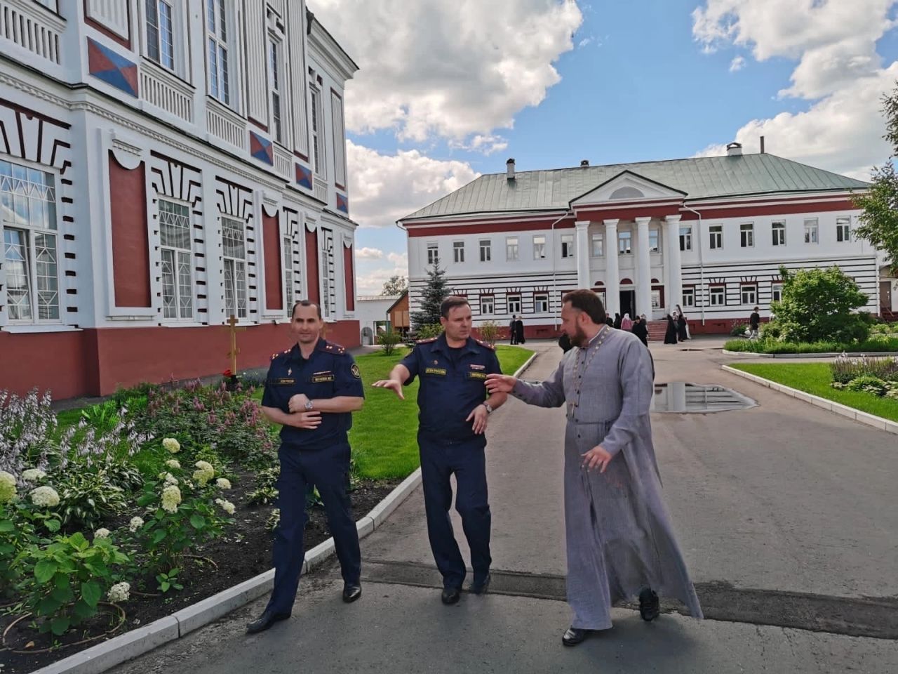 Сотрудники УФСИН посетили исторические и святые места Наровчата