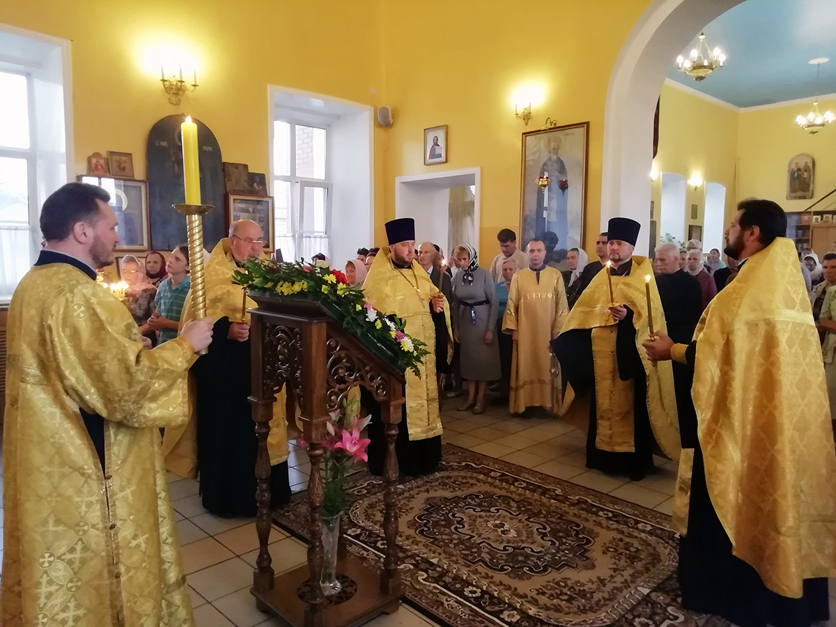 Всенощное бдение в канун дня памяти первоверховных апостолов Петра и Павла