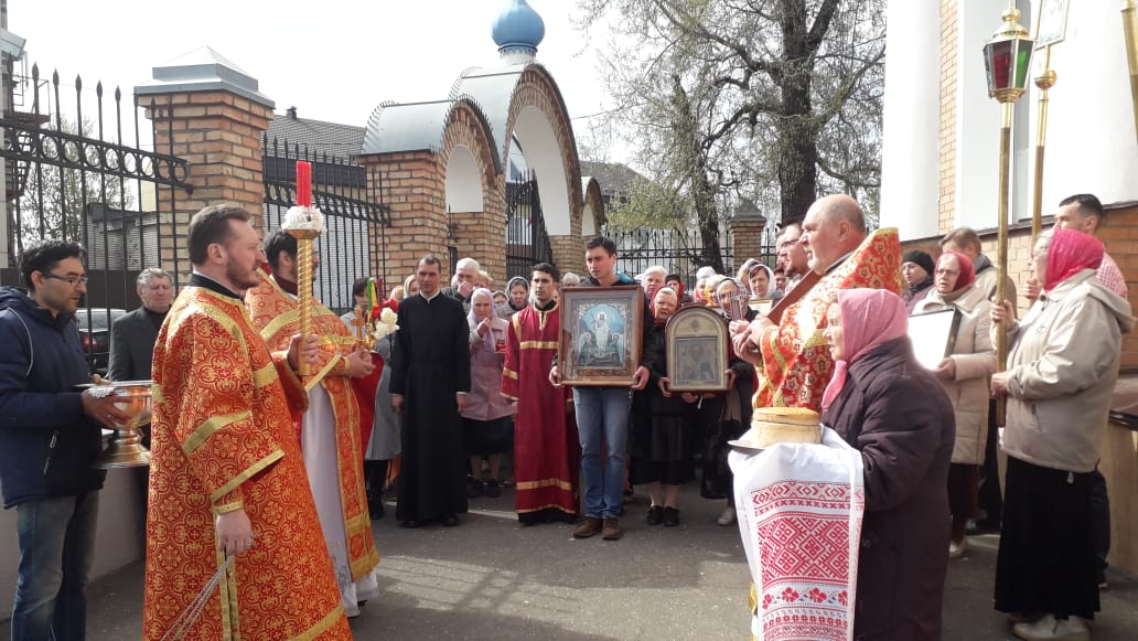 Во вторник Светлой седмицы протоиерей Александр Филиппов совершил Божественную литургию