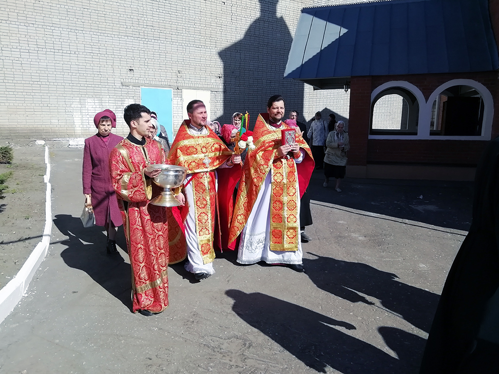 В понедельник Светлой седмицы протоиерей Александр Филиппов совершил Божественную литургию