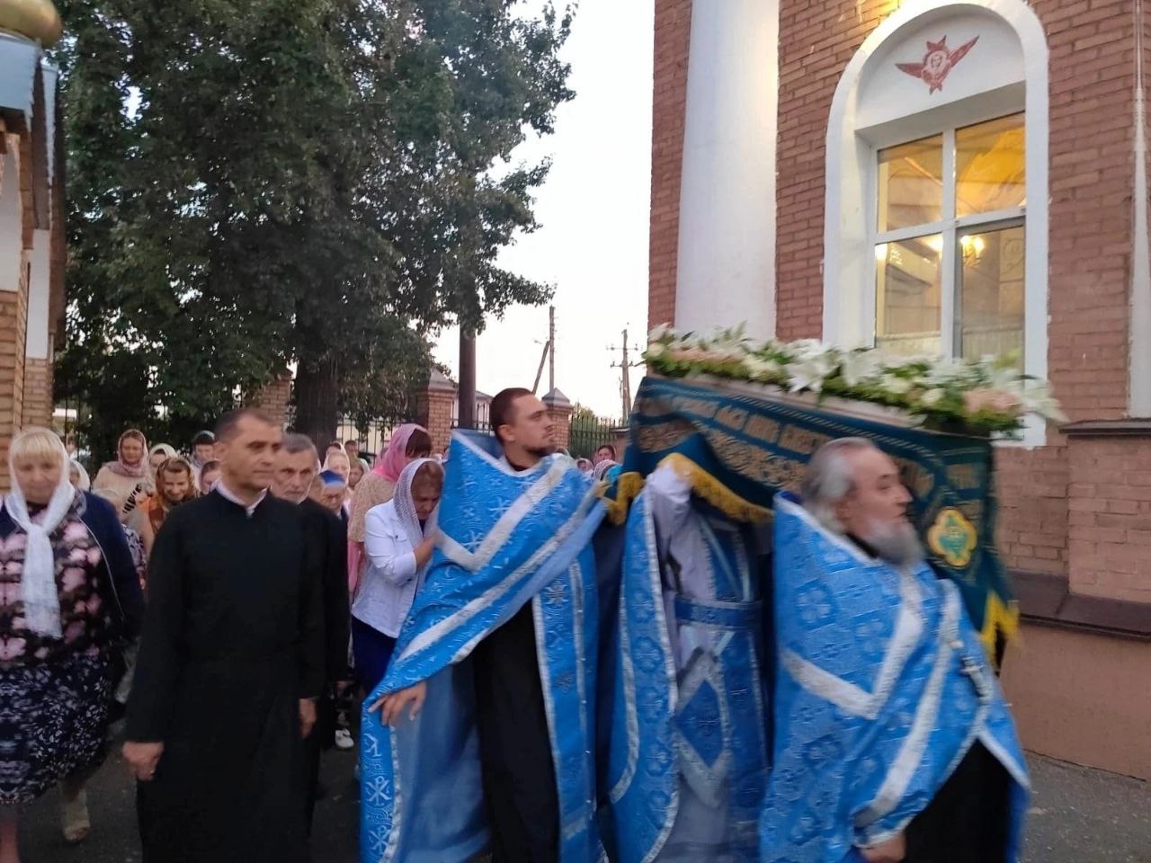 Всенощное бдение с чином Погребения Плащаницы Пресвятой Богородицы