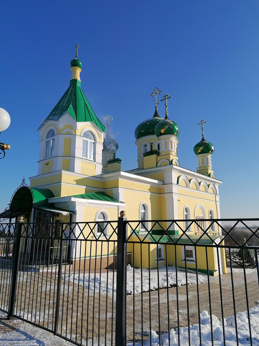В строящемся храме в честь Святой Живоначальной Троицы в деревне Камайка был совершен водосвятный молебен