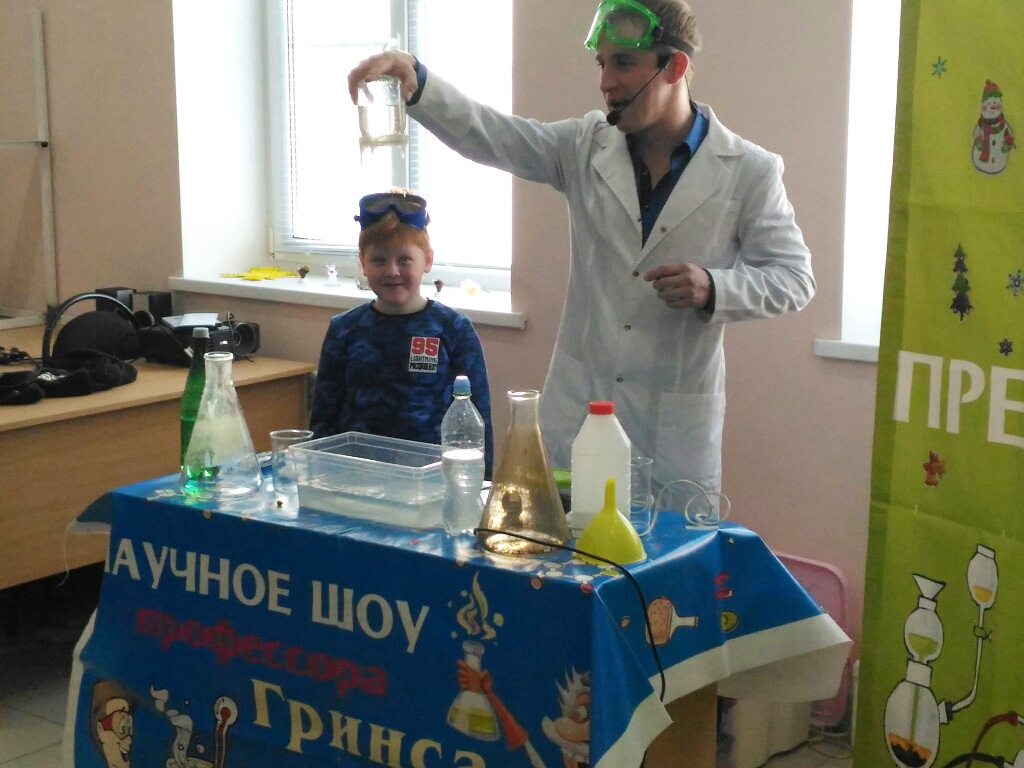 В воскресной школе состоялось научное шоу профессора Гринса