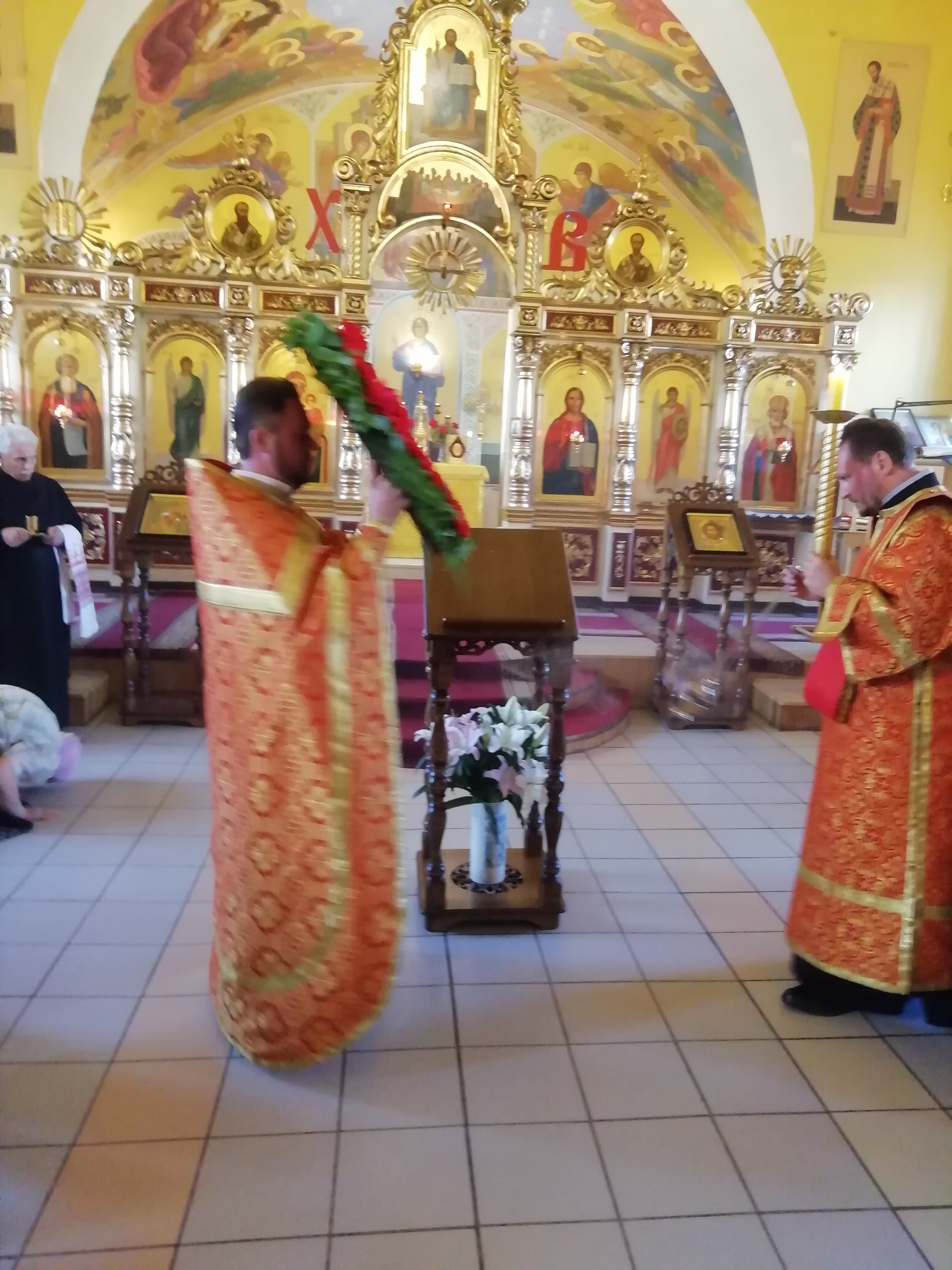 Всенощное бдение в канун празднования Происхождения (изнесения) Честных Древ Животворящего Креста Господня