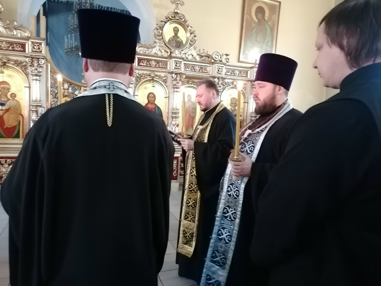 Протоиерей Александр Филиппов совершил повечерие с чтением первой части Великого покаянного канона преподобного Андрея Критского