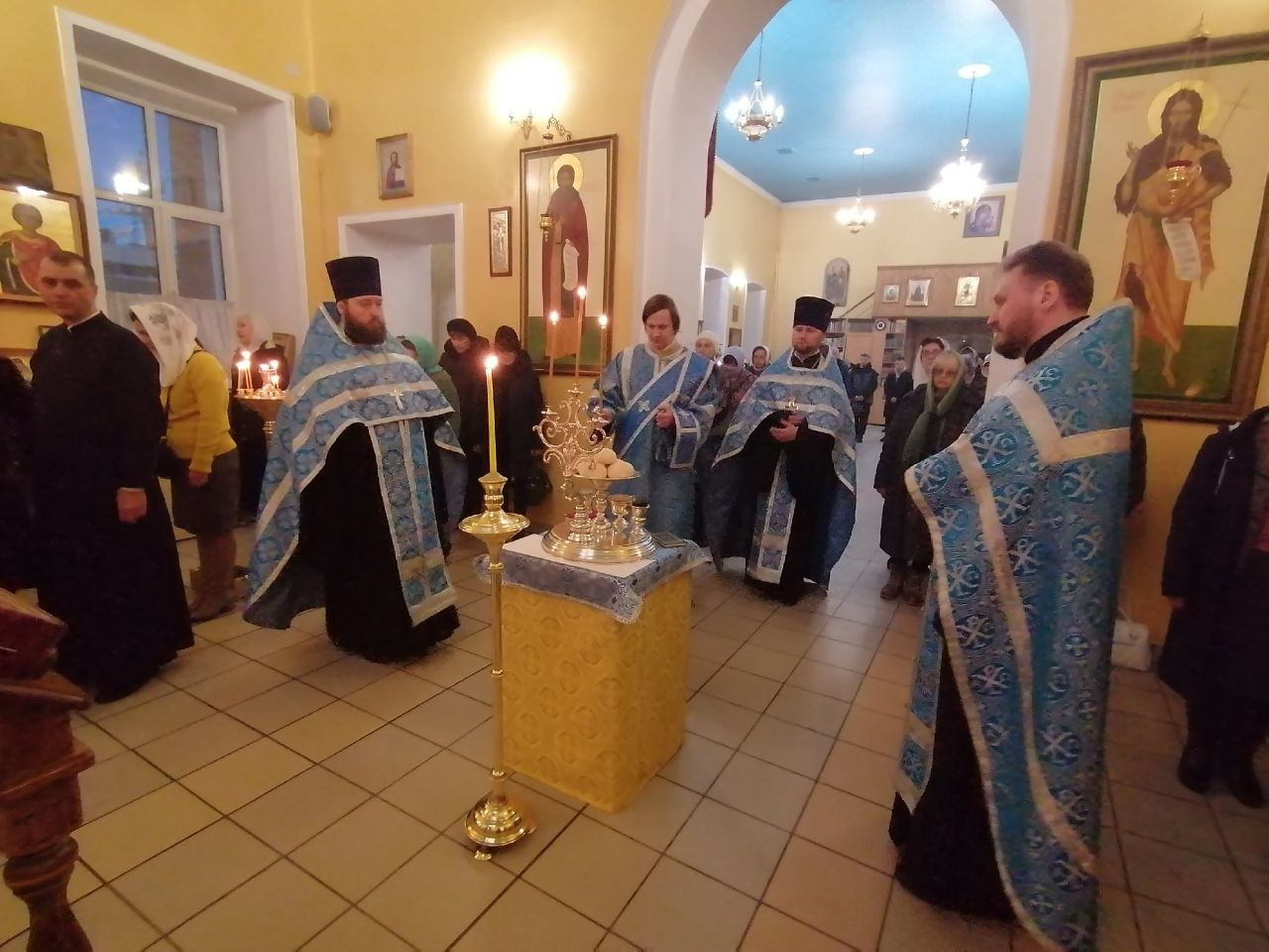 Всенощное бдение в канун праздника Сретение Господне