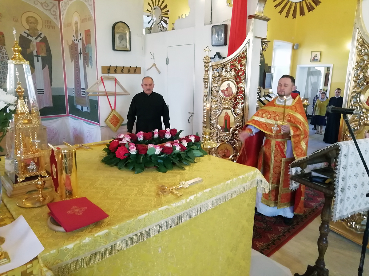 Всенощное бдение в канун празднования Происхождения (изнесения) Честных Древ Животворящего Креста Господня