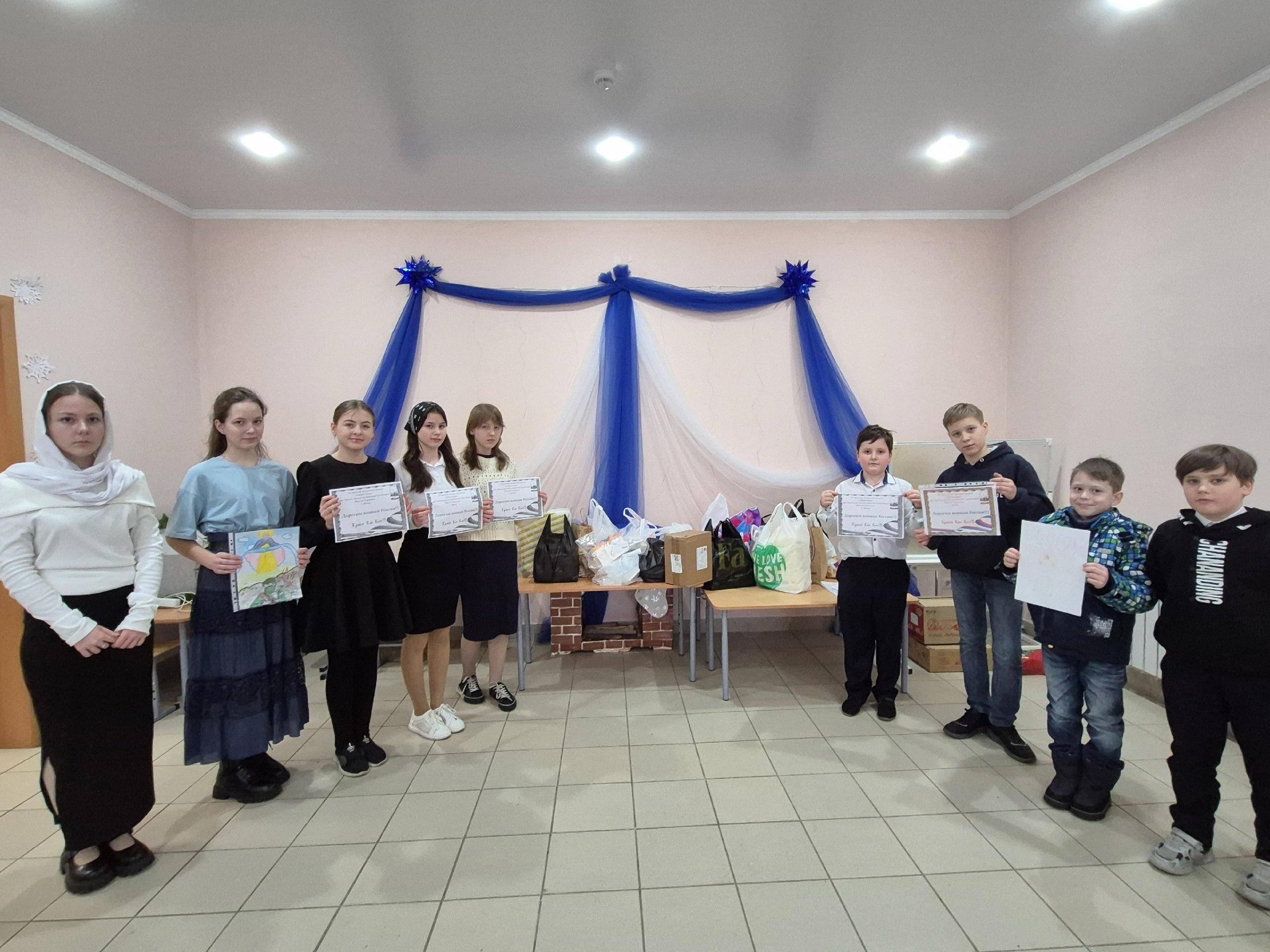 Дети из воскресной школы Никольского храма участвовали во Всероссийской акции"Письмо и посылка солдату"