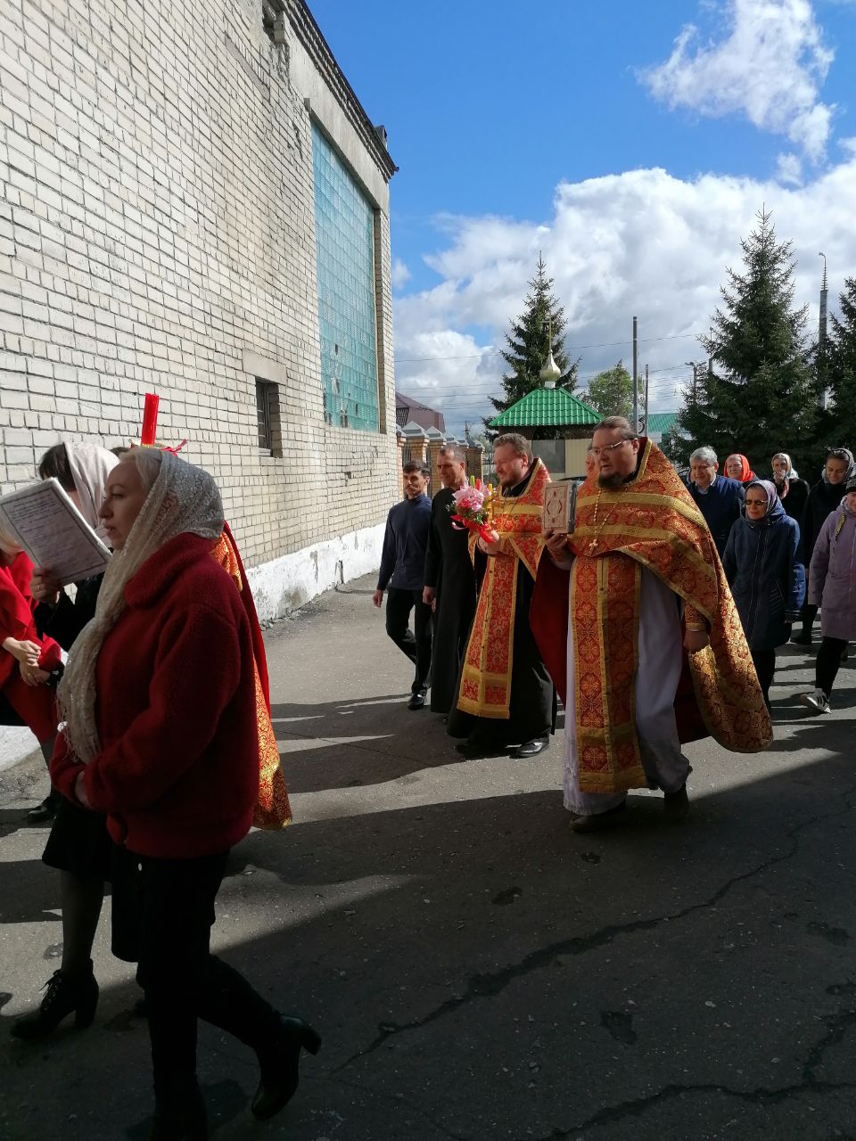 Богослужения в день Преполовения Пятидесятницы