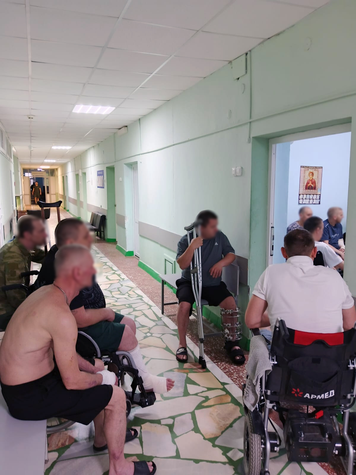 Священники посетили раненых участников СВО в военном госпитале Пензы