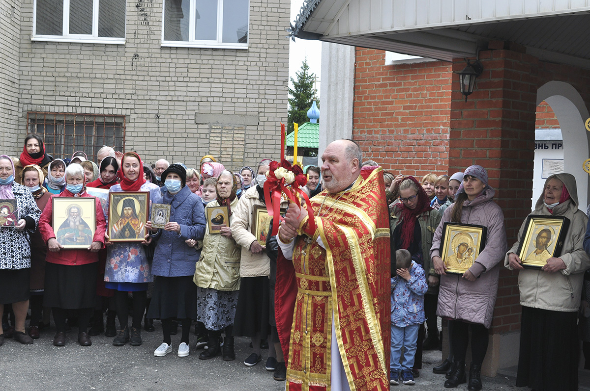 В среду Светлой седмицы протоиерей Александр Филиппов совершил Божественную литургию