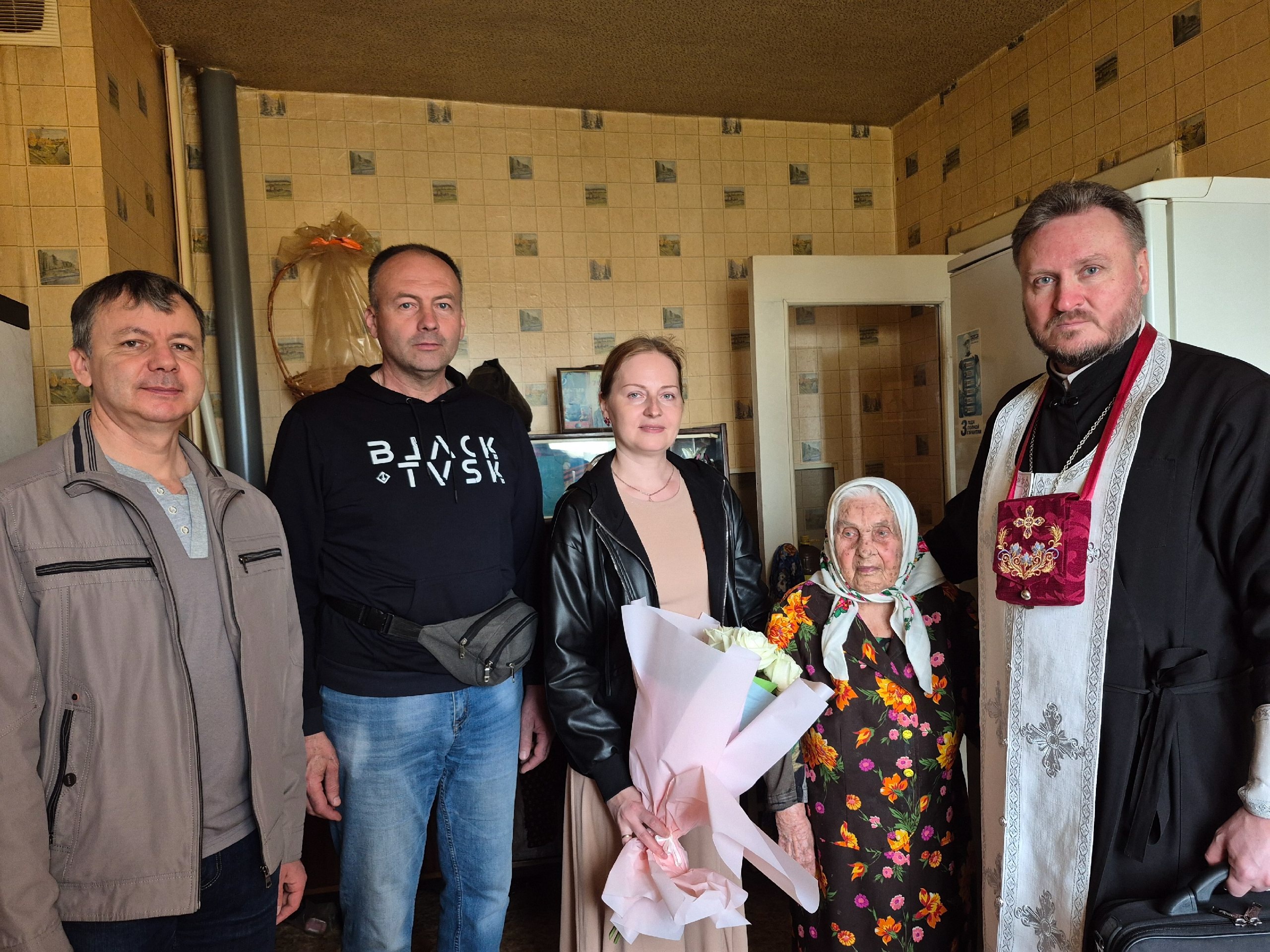 Иерей Сергий Карасёв с делегацией Никольского храма г.Пензы посетили ветерана войны