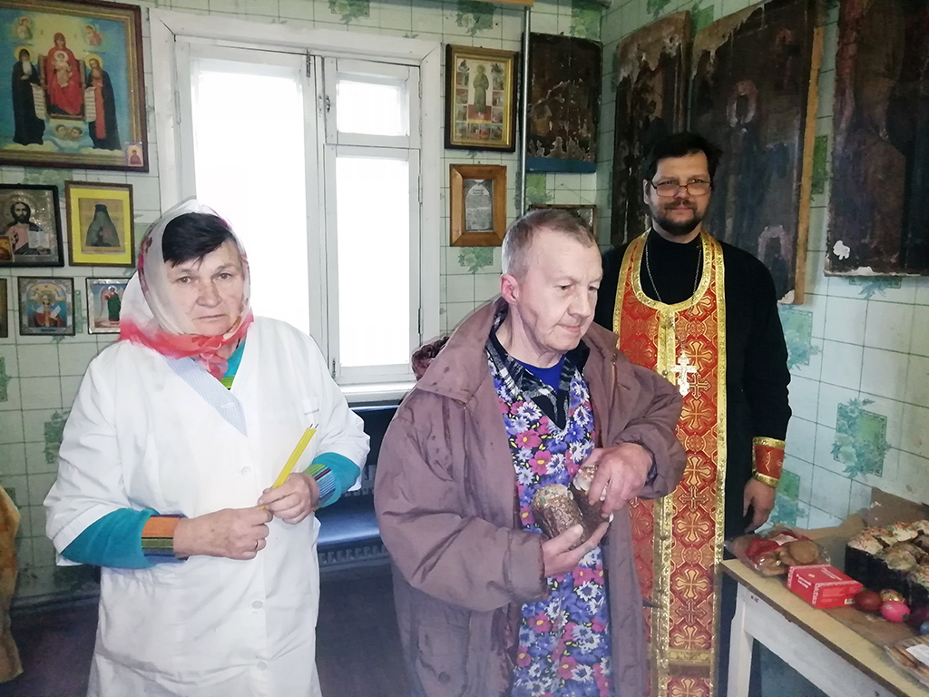 Иерей Сергий Беляков посетил Дом ночного пребывания