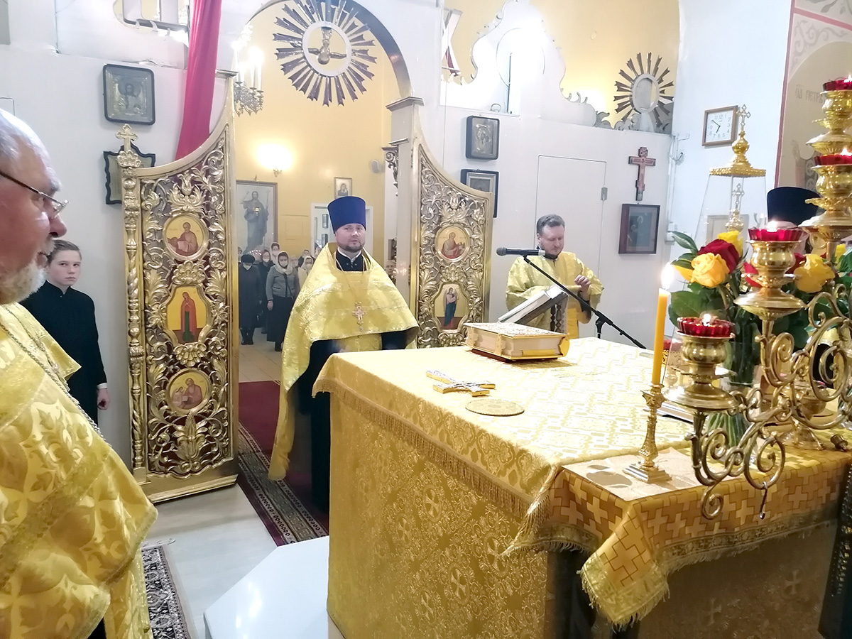 Всенощное бдение в канун престольного праздника святителя Николая Чудотворца