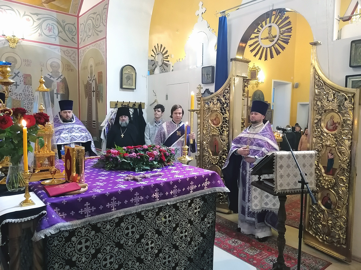 Всенощное бдение в канун Крестопоклонной Недели