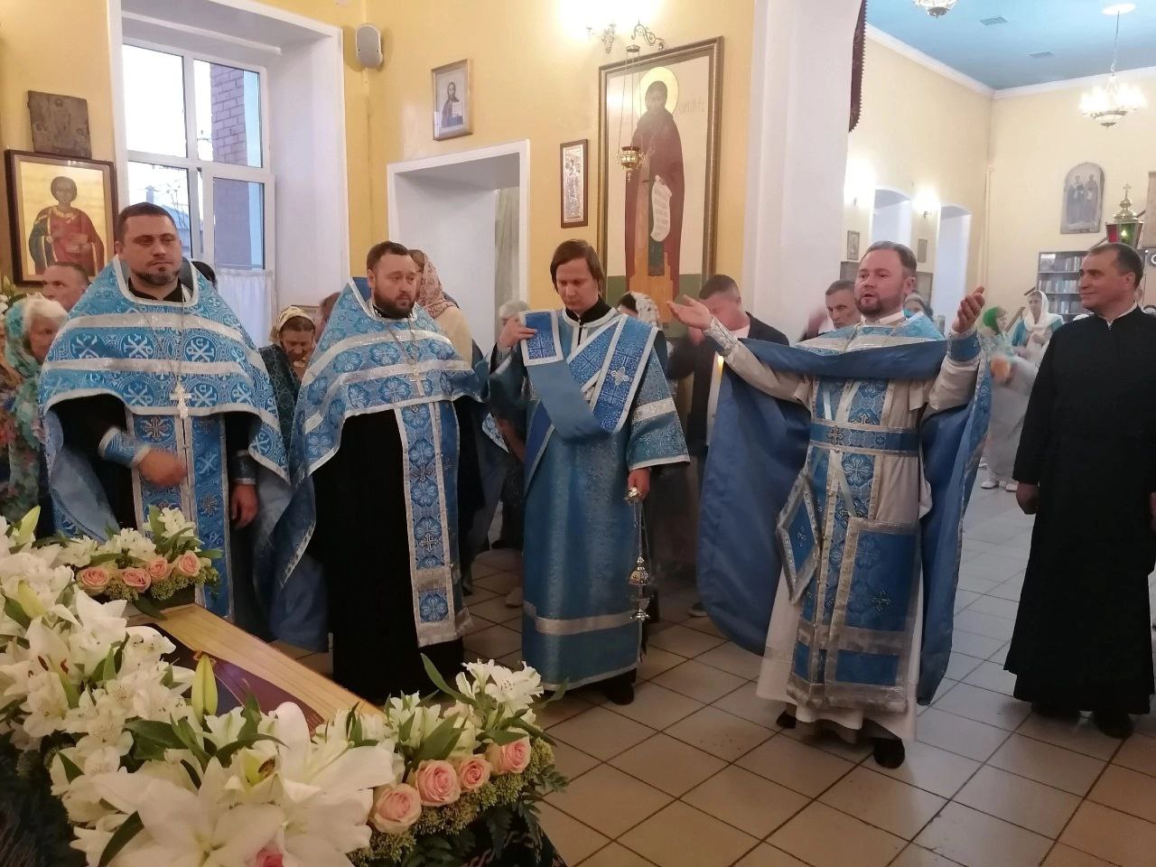 Всенощное бдение с чином Погребения Плащаницы Пресвятой Богородицы