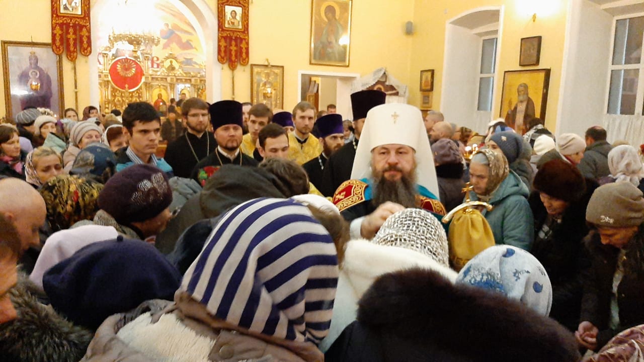 В канун престольного праздника митрополит Серафим возглавил всенощное бдение в нашем храме
