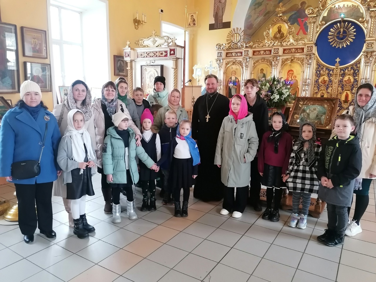 Иерей Сергий Карасёв встретился с учениками средней школы №1 города Спутник
