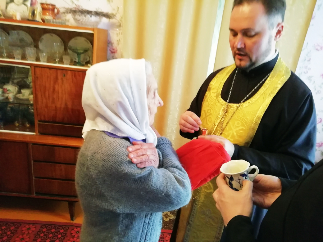 Посещение старейшей алтарницы Никольского храма